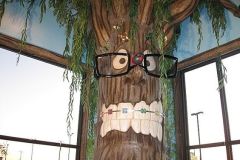 tree-with-glasses